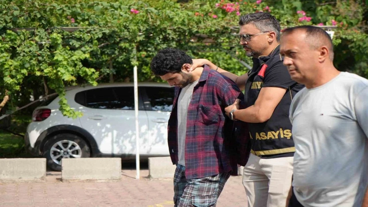 Evden o poşetle çıkarken yakalanmıştı! 8 kamera incelendi! Birlikte oldu, öldürdü, ziynet eşyalarını çaldı!