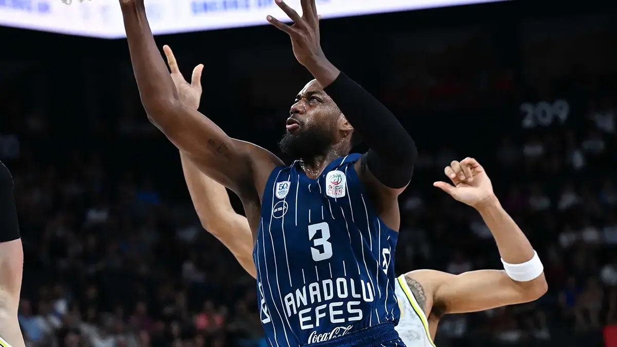 Anadolu Efes, Jordan Loyd'un sözleşmesini uzattı