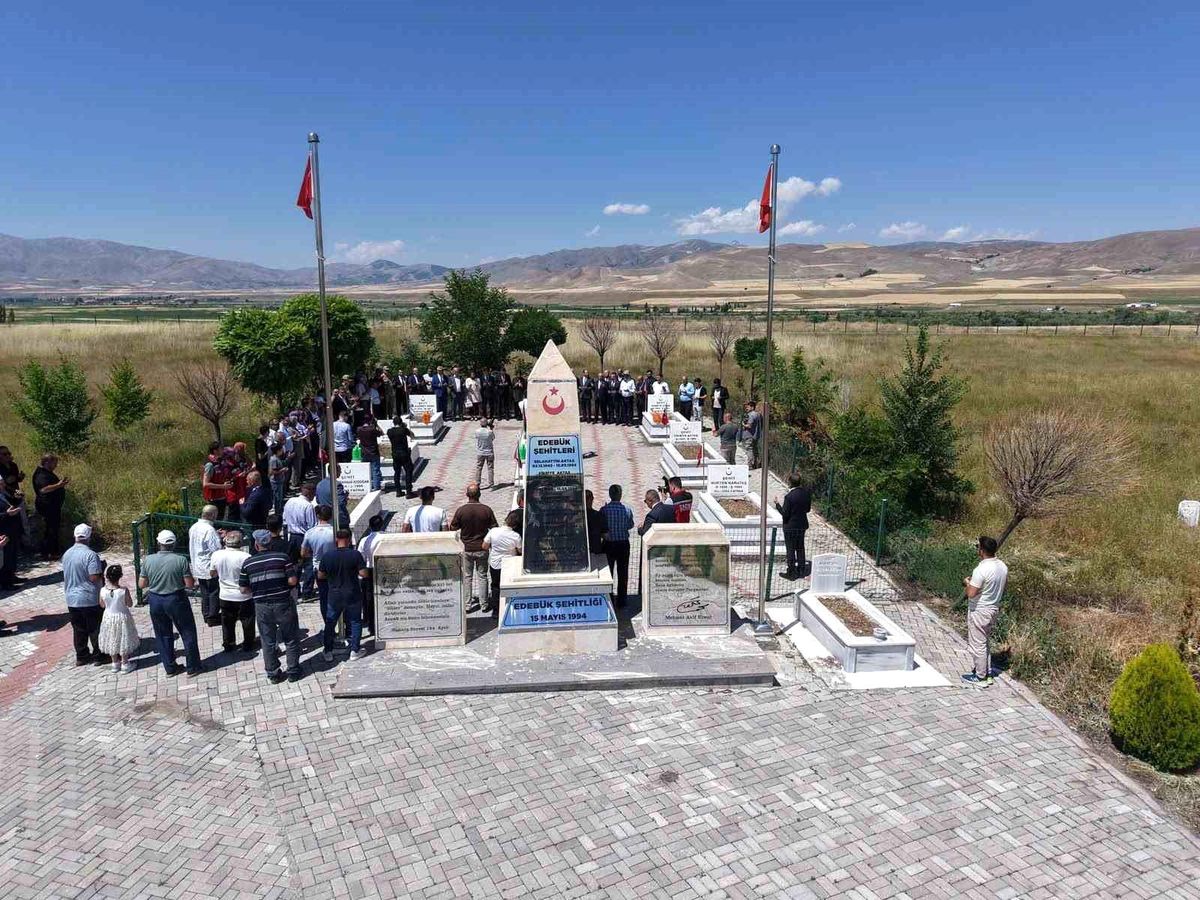 Erzincan Valisi Aydoğdu, Edebük Şehitliği'nde Şehitleri Andı