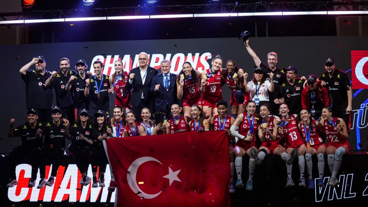 Cumhurbaşkanı Erdoğan'dan şampiyon Filenin Sultanları'na tebrik mesajı