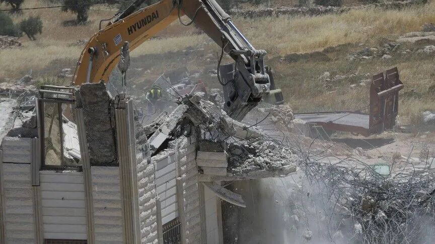 İsrail, işgal altındaki Batı Şeria'da Filistinlilere ait bir binayı yıktı