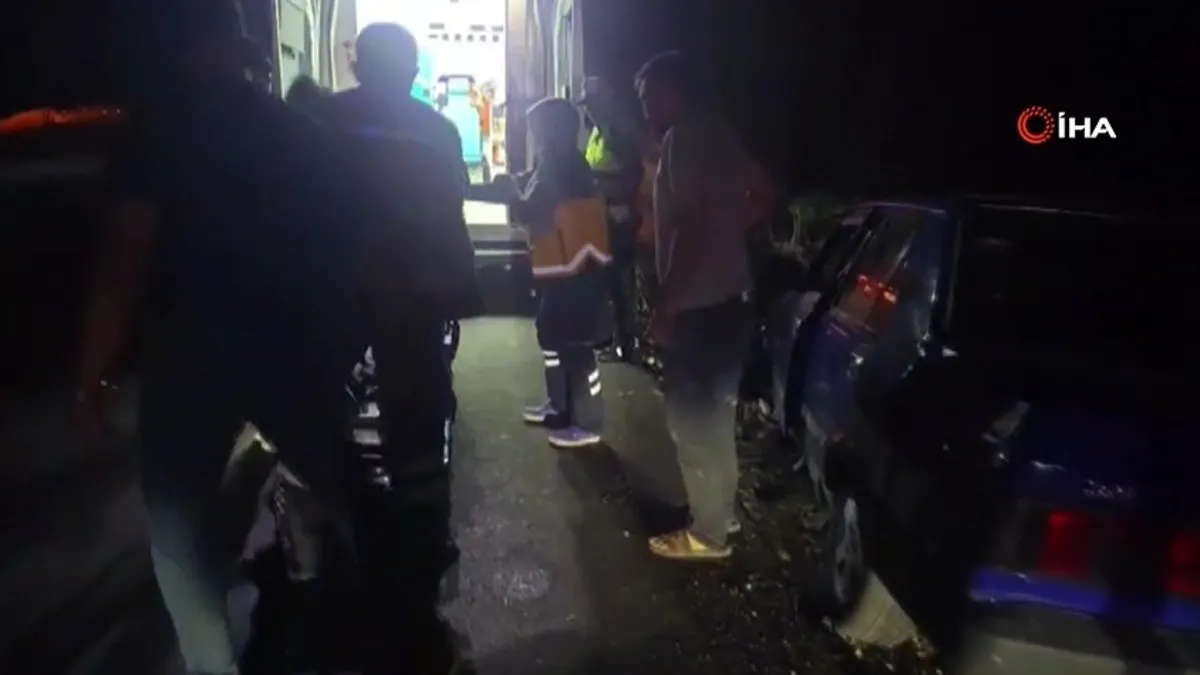 Malatya'da lastiği patlayan otomobil refüje çarptı: 1 yaralı