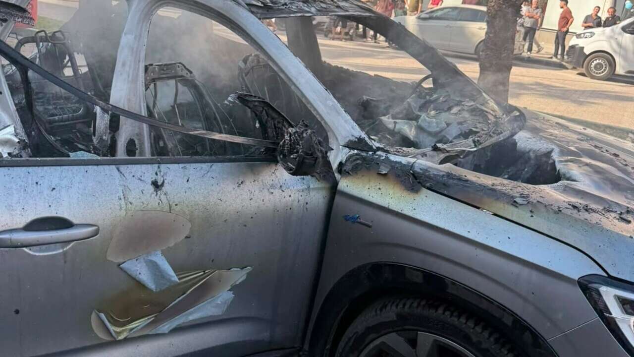 Osmaniye'de seyir halindeyken alev alan otomobil demir yığınına döndü