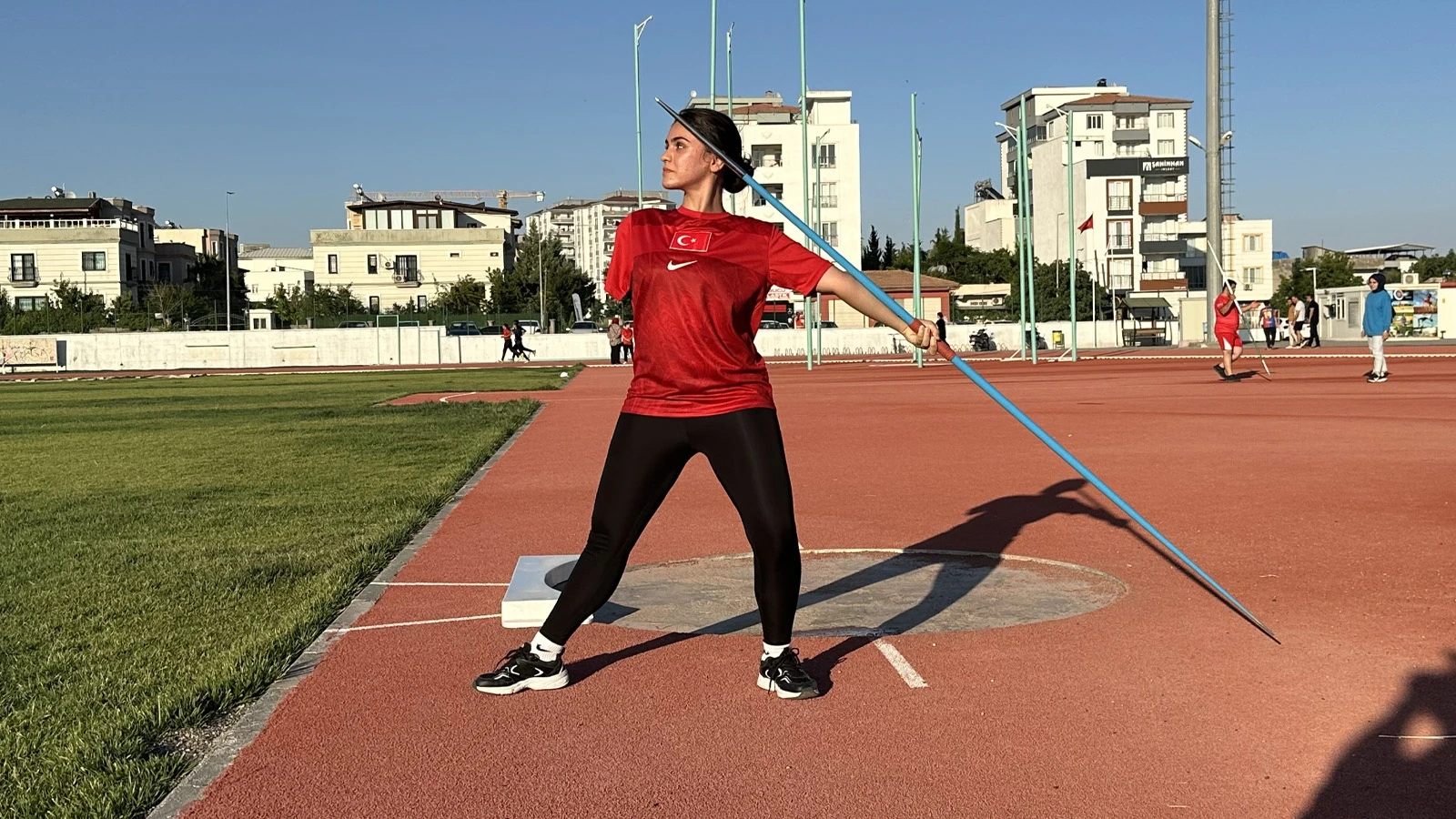 Depremde ailesini ve kolunu kaybeden Meryem'den ilham veren başarı: 3 altın madalya kazandı