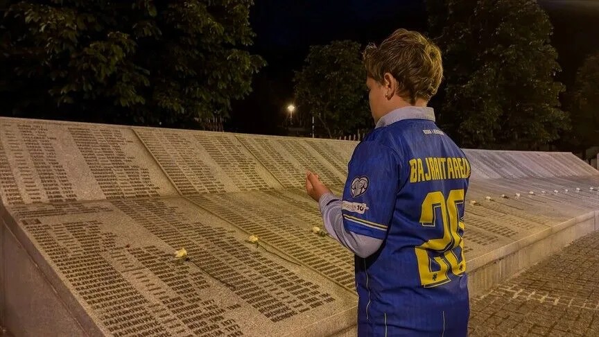 Bosna Hersek'in yükselen futbol yıldızı Bajraktarevic, Srebrenitsa'ya uzanan aile bağlarıyla da ön plana çıktı