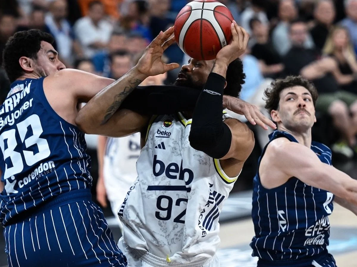 Fenerbahçe, Anadolu Efes'i yenerek finale çıktı