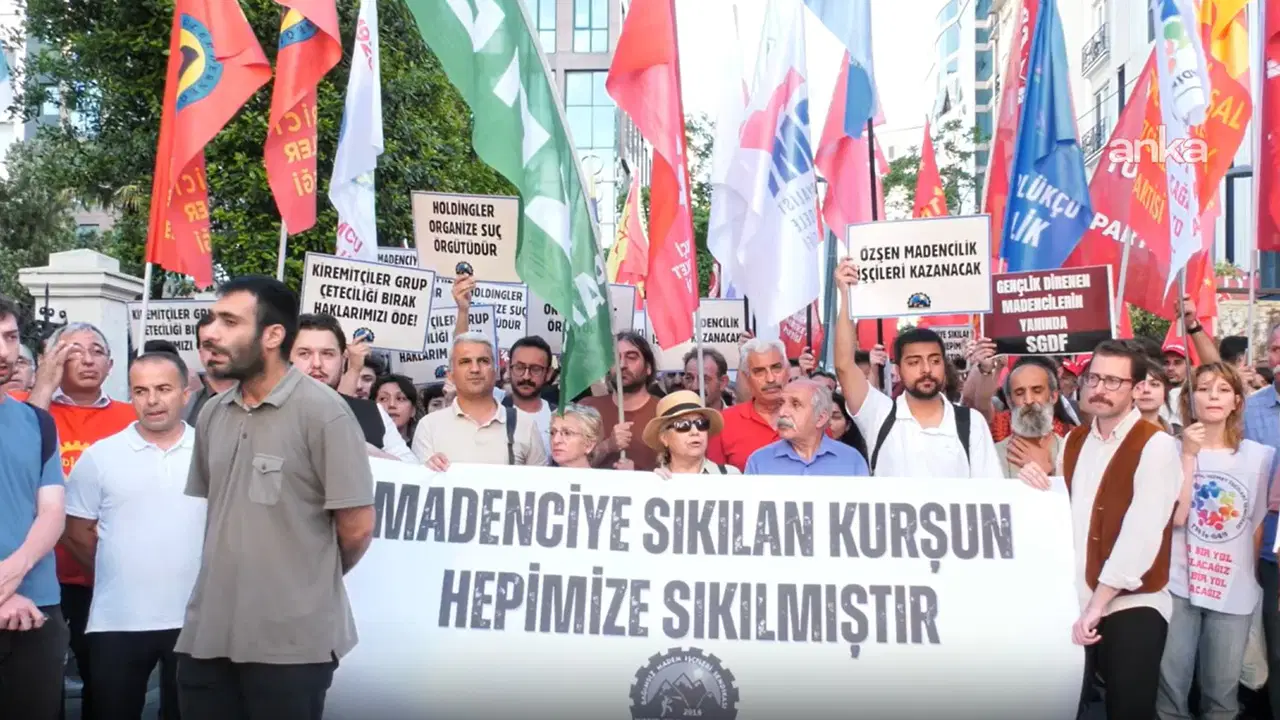 Kadıköy'de madencilere destek eylemi: 'Madenciye silah sıkanlar kaybedecek, madenciler kazanacak!'