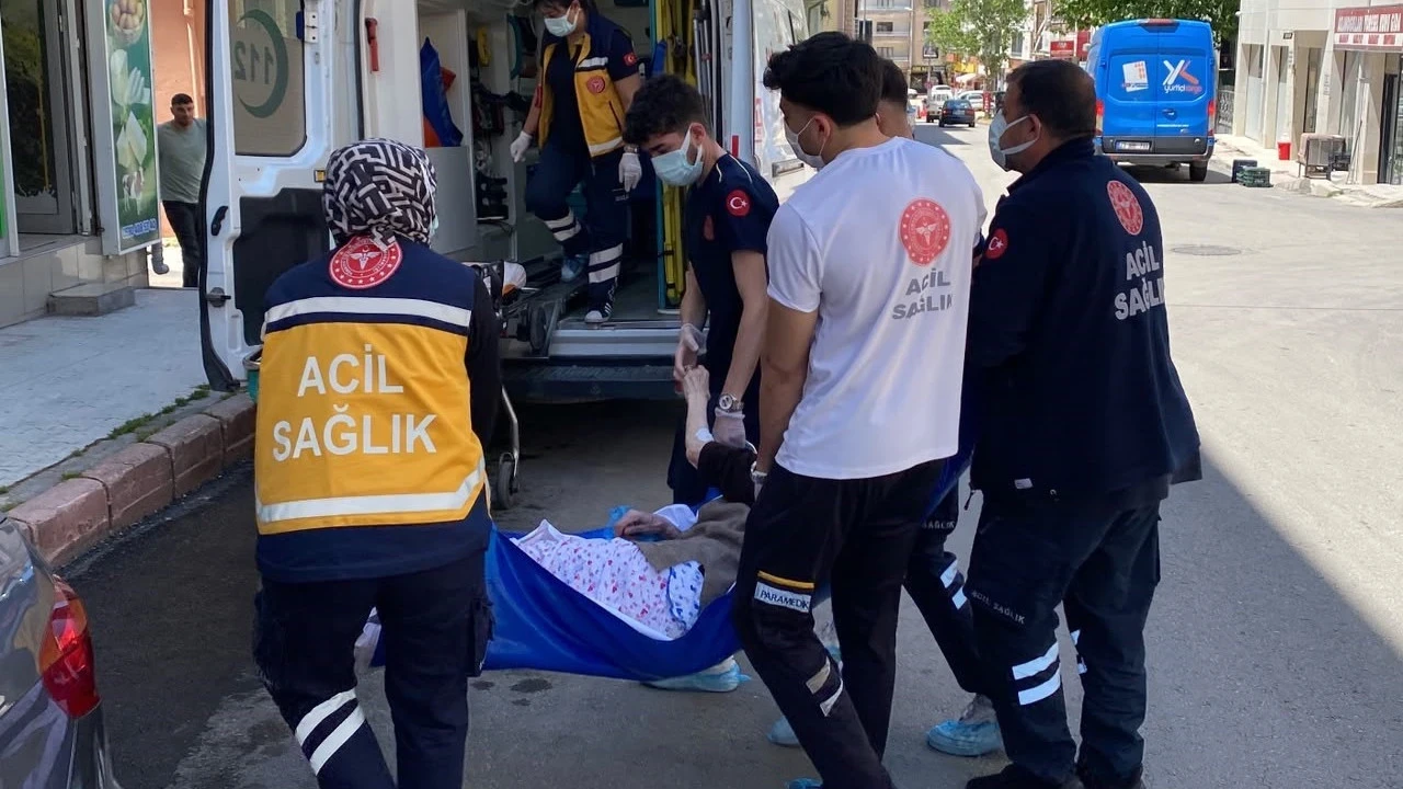 Kız kardeşler seslerini komşulara duyurabildiler: Ekipler harekete geçti