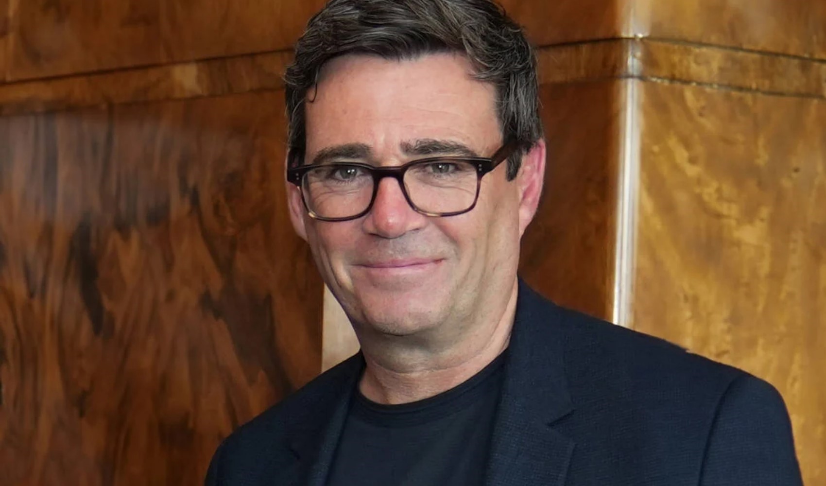 İngiltere’de Starmer devri bitti: Andy Burnham başbakan oldu