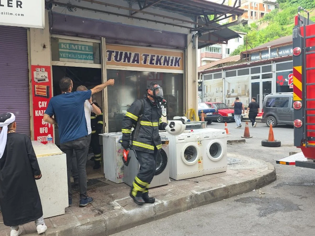 Zonguldak'ta tamircinin deposunda çıkan yangın korkuttu