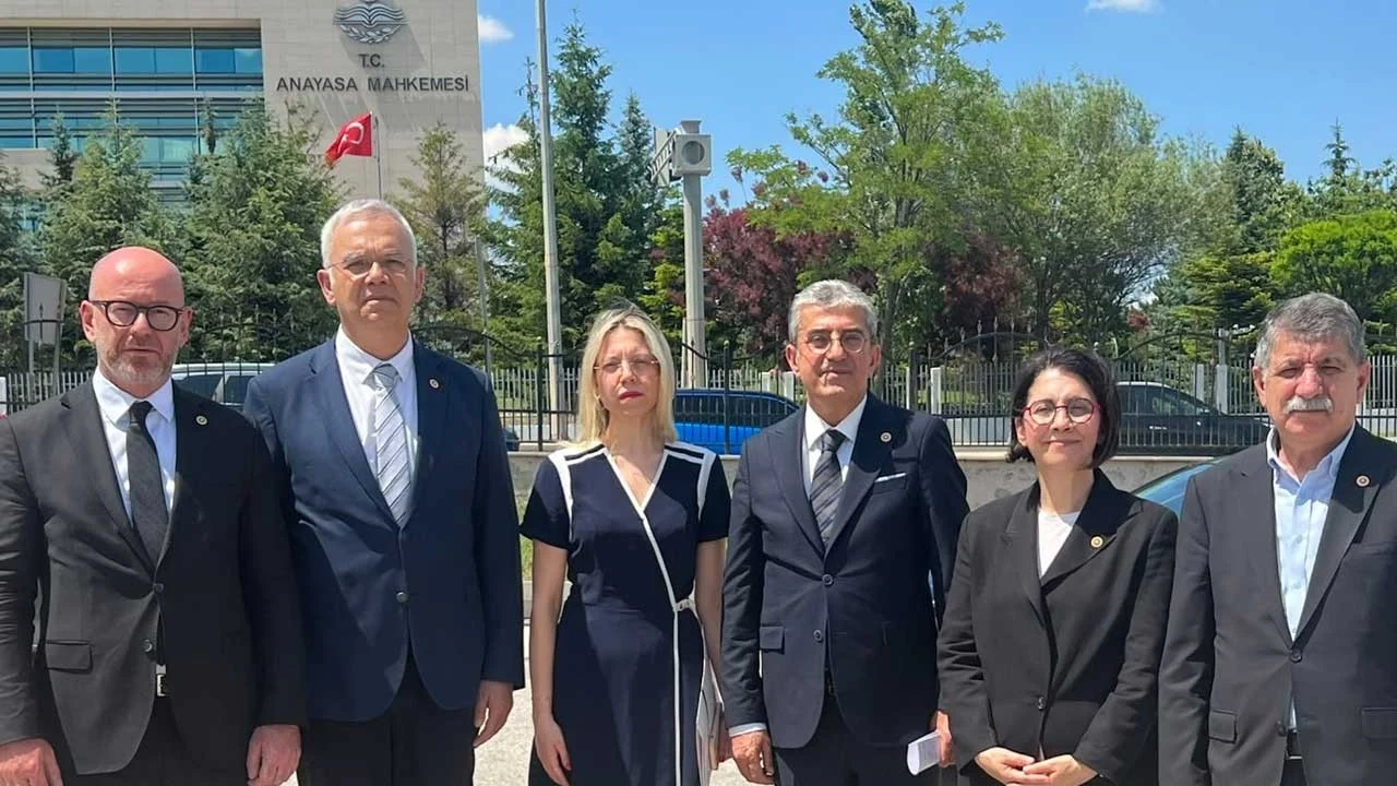 AYM’nin kapısına dayandılar! CHP sosyal medya düzenlemesine de karşı