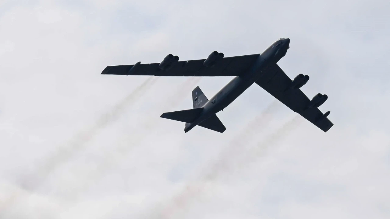 ABD’de B-52 bombardıman uçağı düştü
