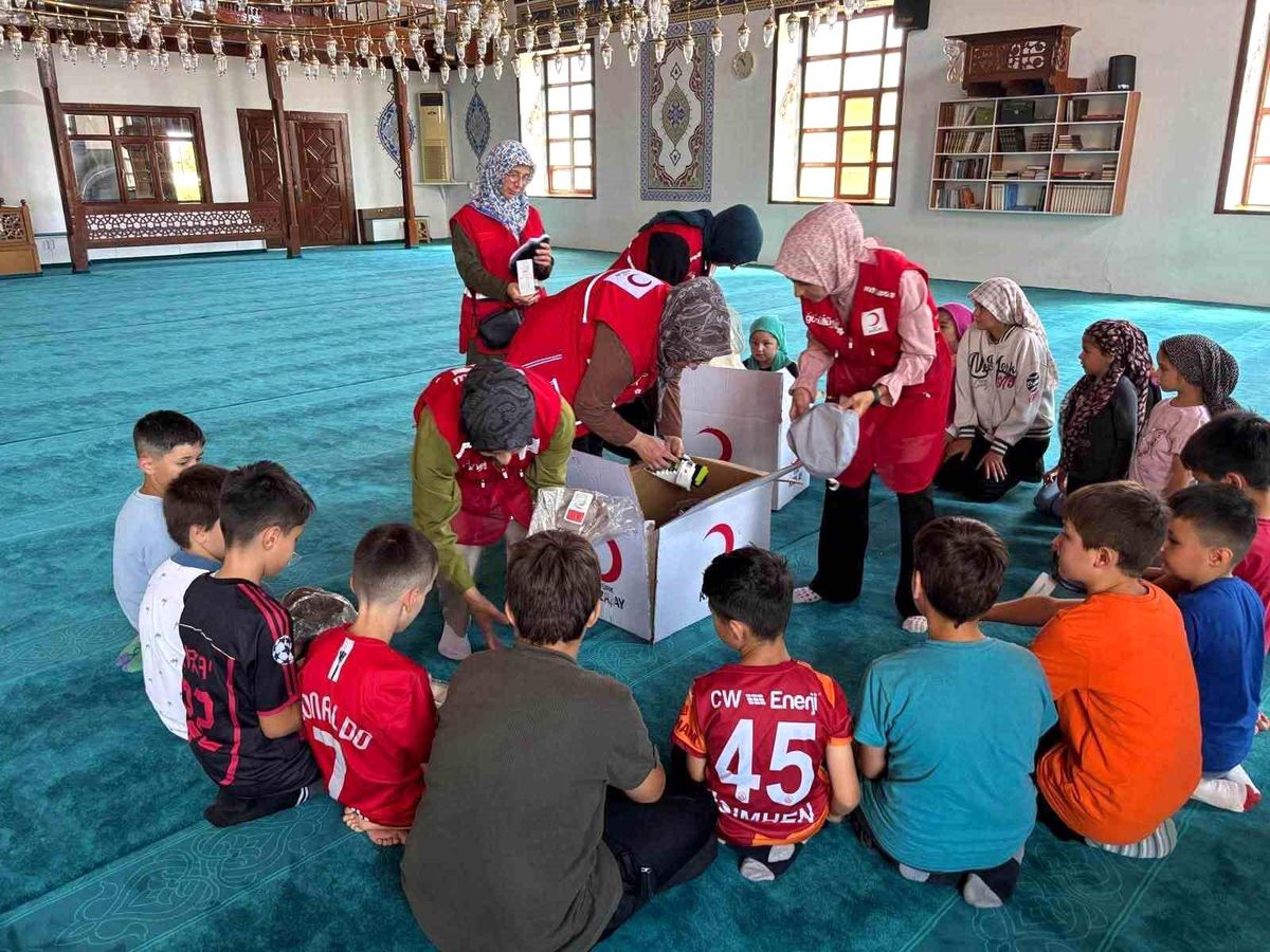 Kızılay'dan yaz Kur'an kurslarındaki çocuklara sürpriz