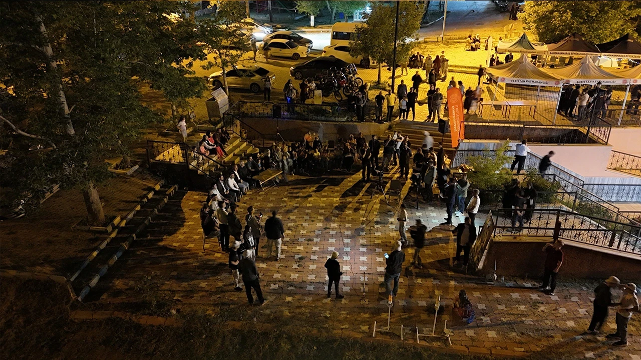 Güneş’e hiç bu kadar yakından bakmamışlardı... İlçe halkı oraya koştu