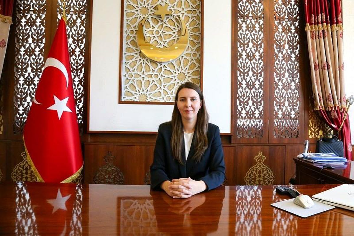 Gürpınar'ın ilk kadın kaymakamı göreve başladı