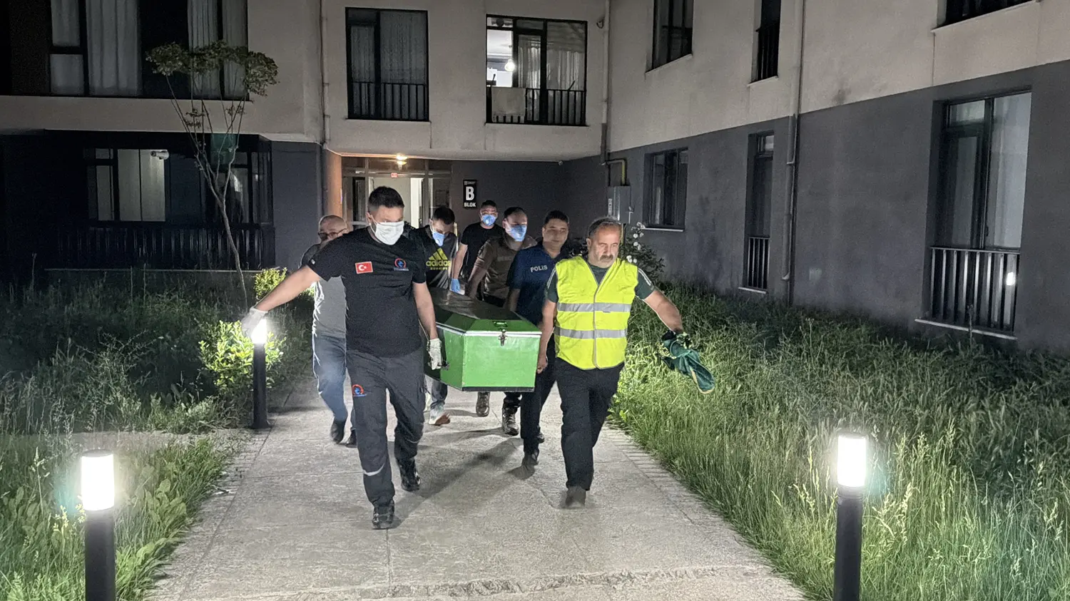 Düzce'de koku üzerine girilen evde ceset bulundu