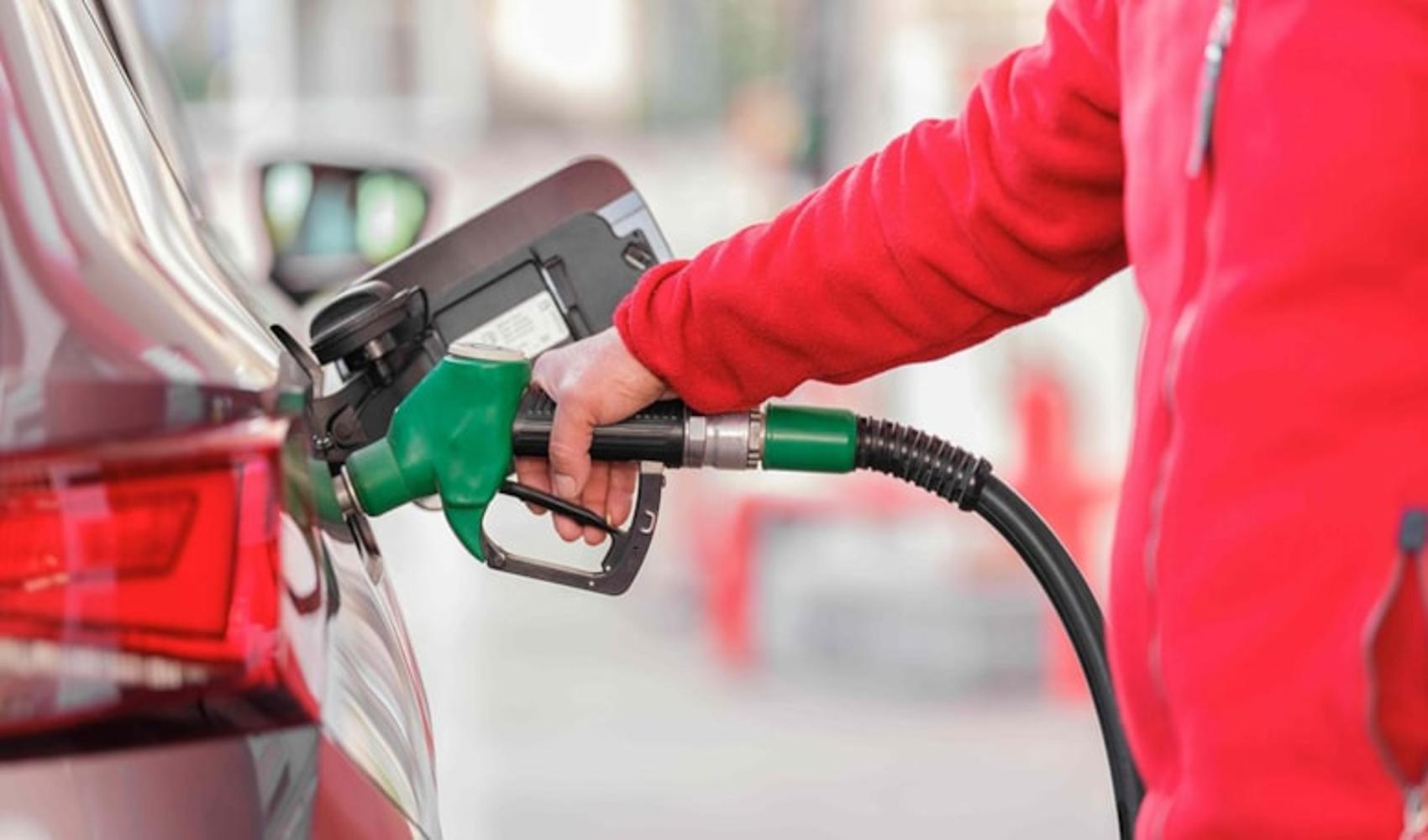 Benzine zam geldi: Pompa fiyatlarına 55 kuruş yansıdı