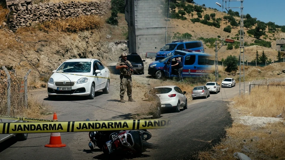 Kilis'te yol verme kavgası: Trafik tartışmasında bir kişi canından oldu, 12 kişi yaralandı | Gündem Haberleri