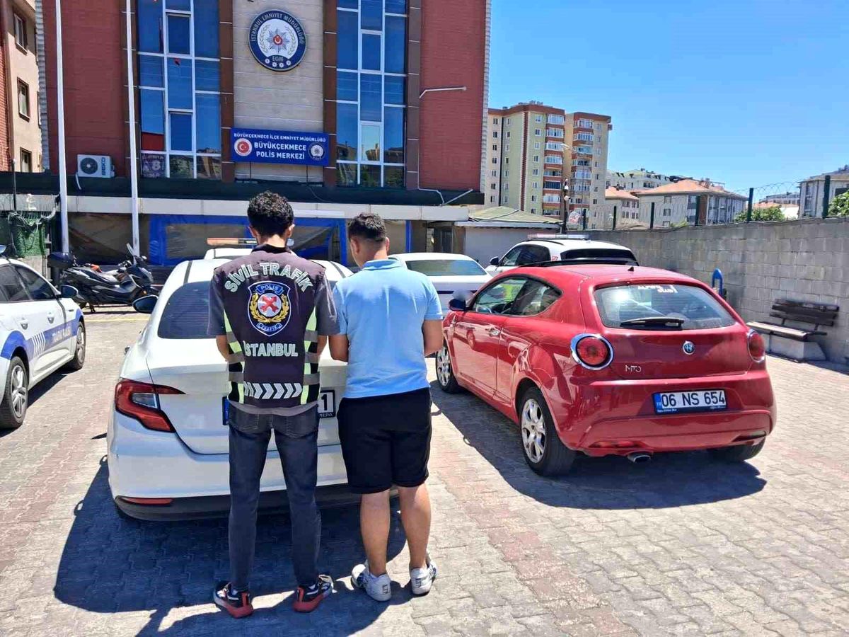 Büyükçekmece'de trafik kavgası kamerada