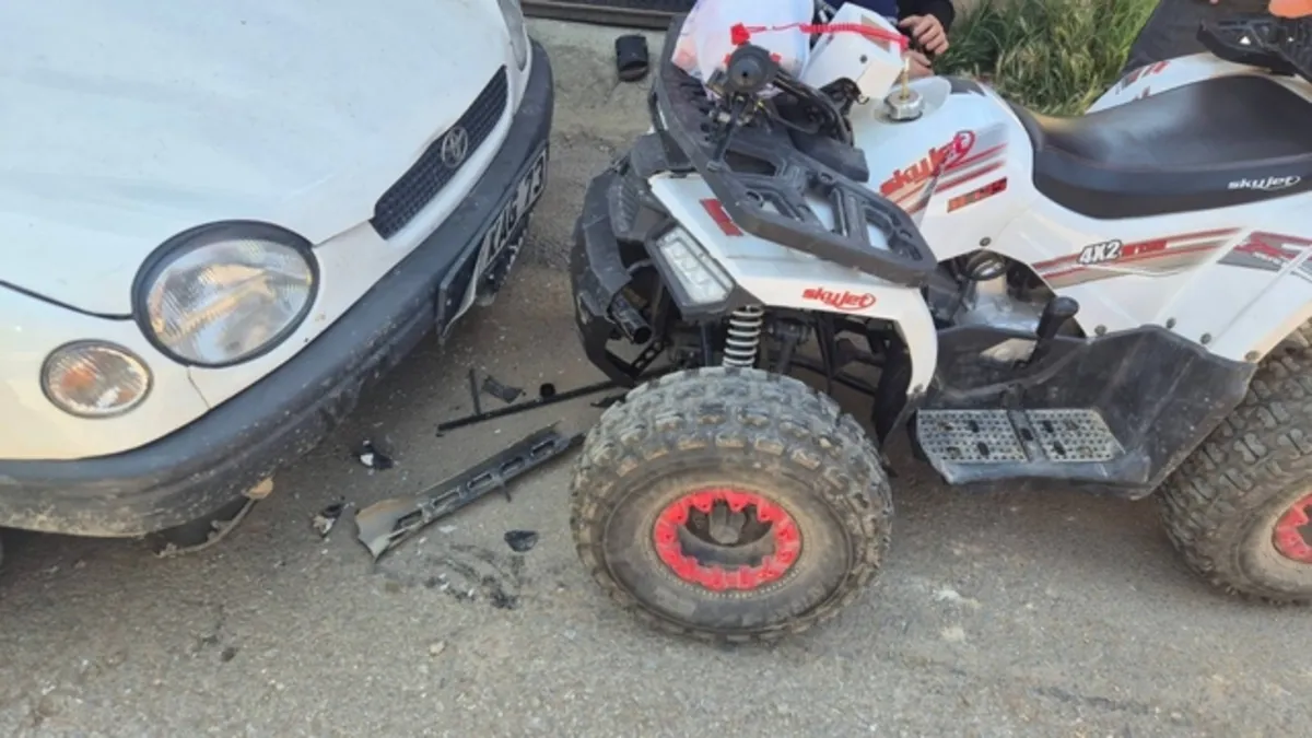 Park halindeki otomobile çarpan ATV'nin sürücüsü yaralandı