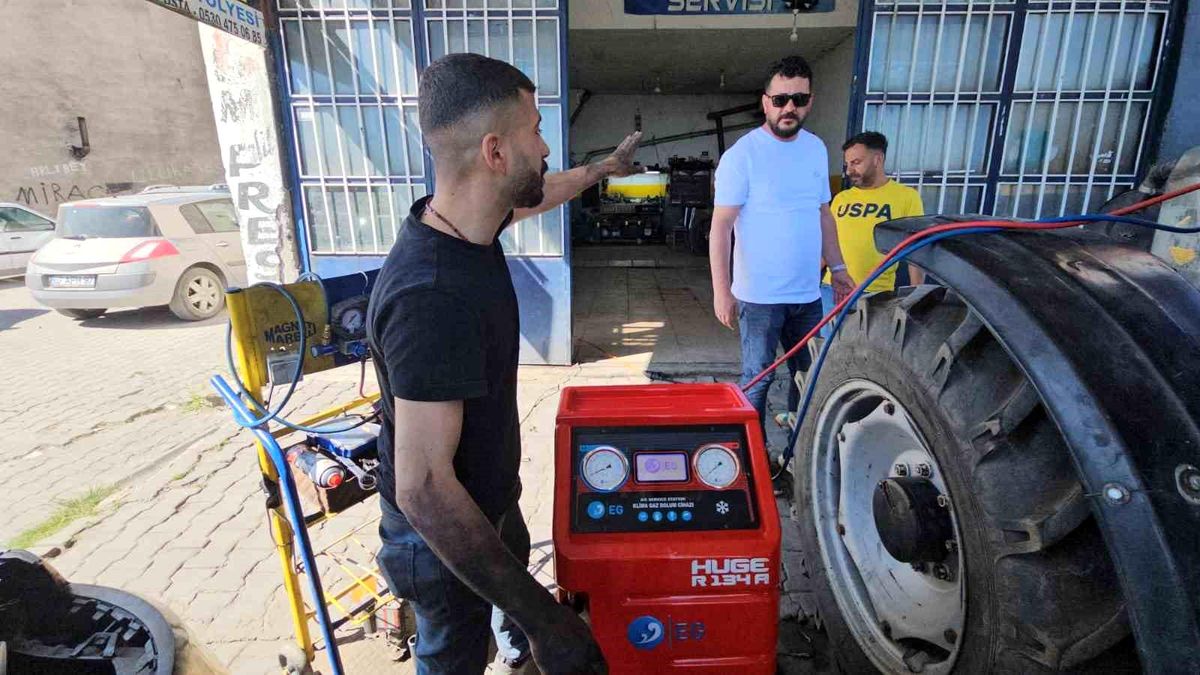 Erciş'te sıcak hava etkisini gösterdi, sürücüler klima için sanayiye akın etti