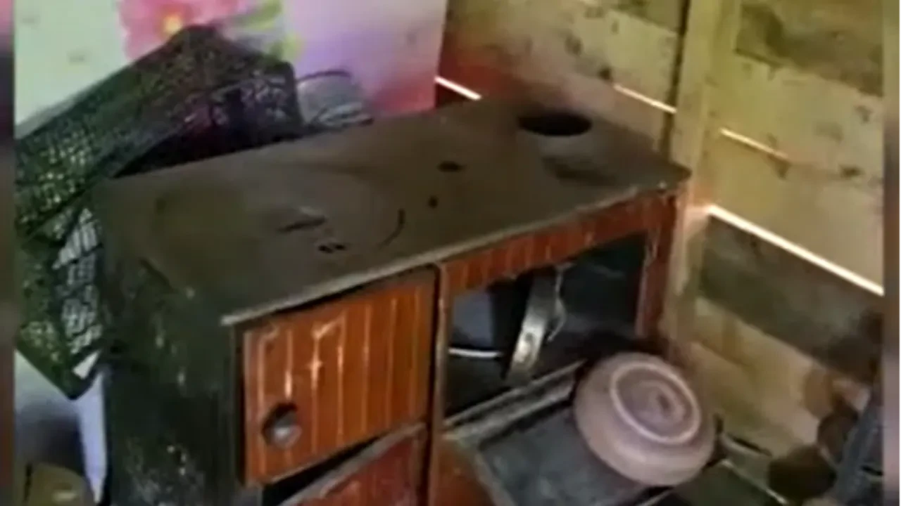 Köyde evi dağıtan ayının yaptıklarını esprili dille anlattı: Çayı bulmuş, sobayı yakamamış