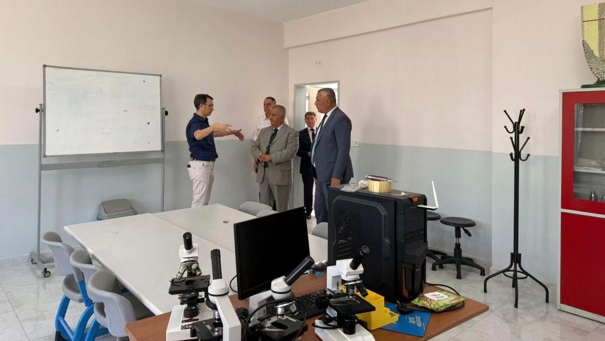 Balıkesir Milli Eğitim Müdürü Kal, Burhaniye'de okulları ziyaret etti
