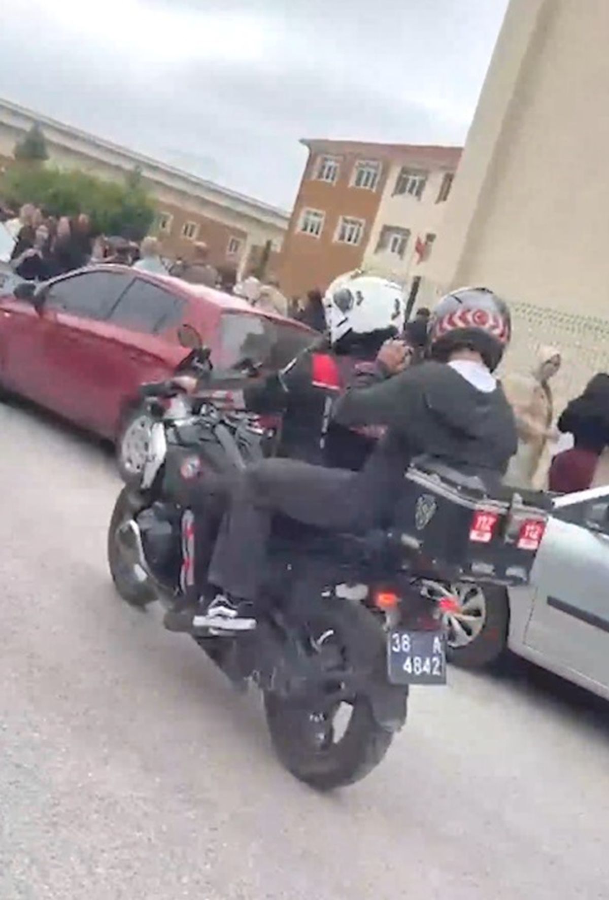 Kayseri'de polis ekipleri, öğrencileri sınava yetiştirdi