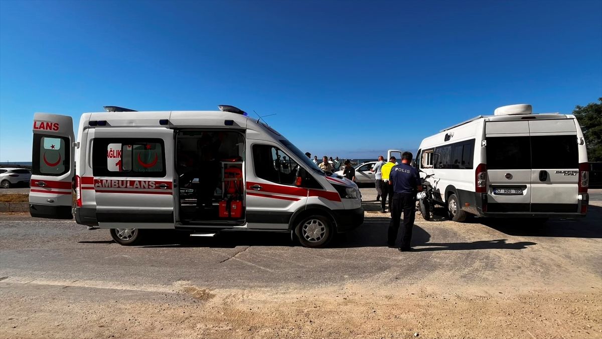 Sinop'ta karavan ile motosiklet çarpıştı, 1 kişi yaralandı