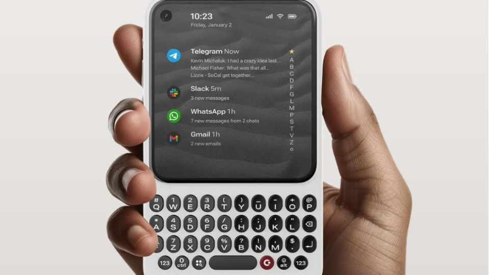 Tuşlu telefonlar geri mi dönüyor! BlackBerry nostaljisini canlandıran Clicks Communicator