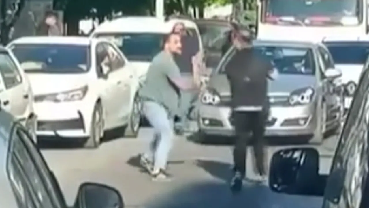 Sultangazi'de kaza sonrası bıçaklı kavga! 2 ay sonra evlenecek genç hayatını kaybetti