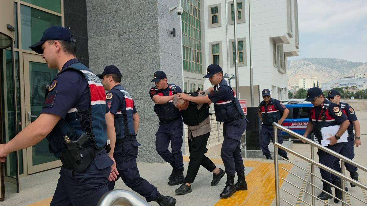 'Kız kaçırma' husumetinde baba ve oğlunu öldüren şüpheli adliyede