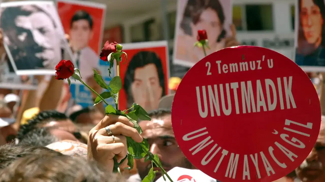 Sivas Katliamı'nda babalarını kaybeden isimlerden AYM'nin kararına: 'Siyasi bir tercih barındırdığı düşüncesindeyiz'