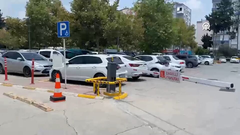 Mersin'de hatalı park eden 184 sürücüye ceza