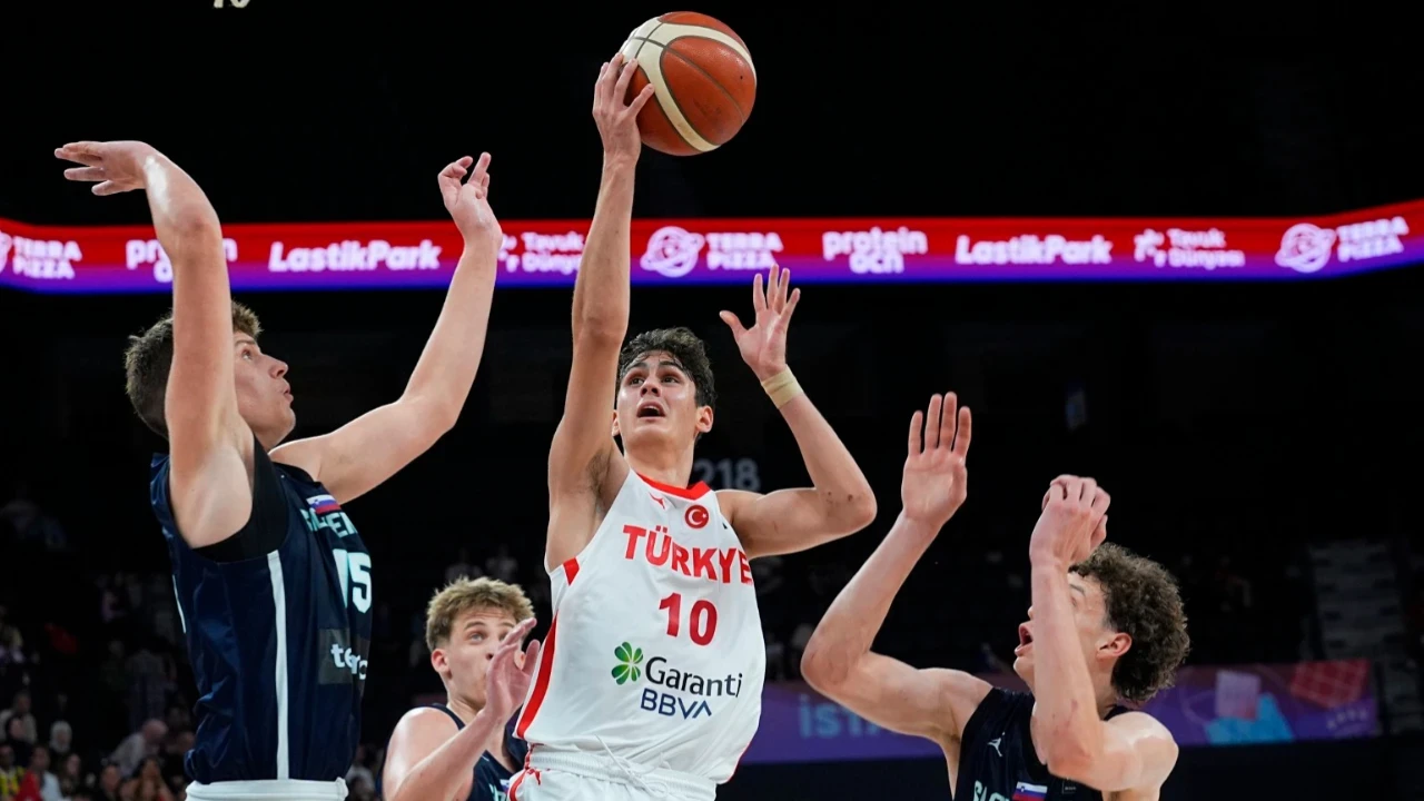 U17 Milli Takımımız 2'de 2 yaptı: Ömer Kutluay ve Darius Karutasu yine başrolde