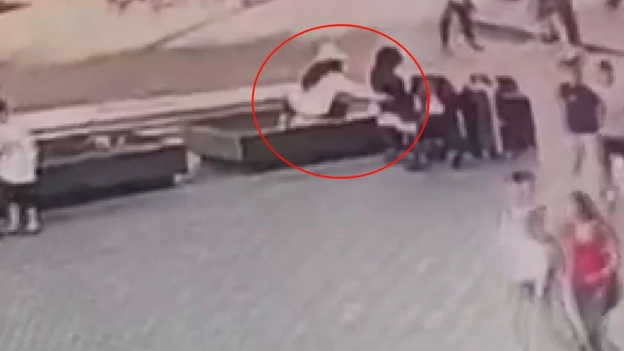 Çanta hırsızlığı kameraya takıldı! Polis suçüstü yakaladı