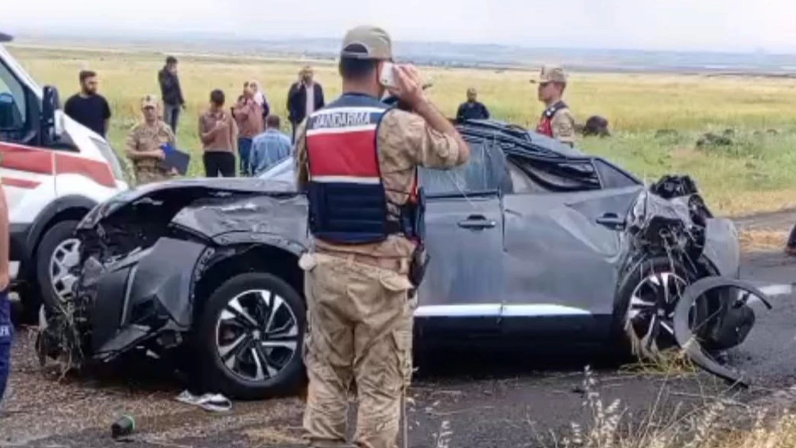 Diyarbakır'da nişan dönüşü feci kaza: 2 ölü, 1 yaralı