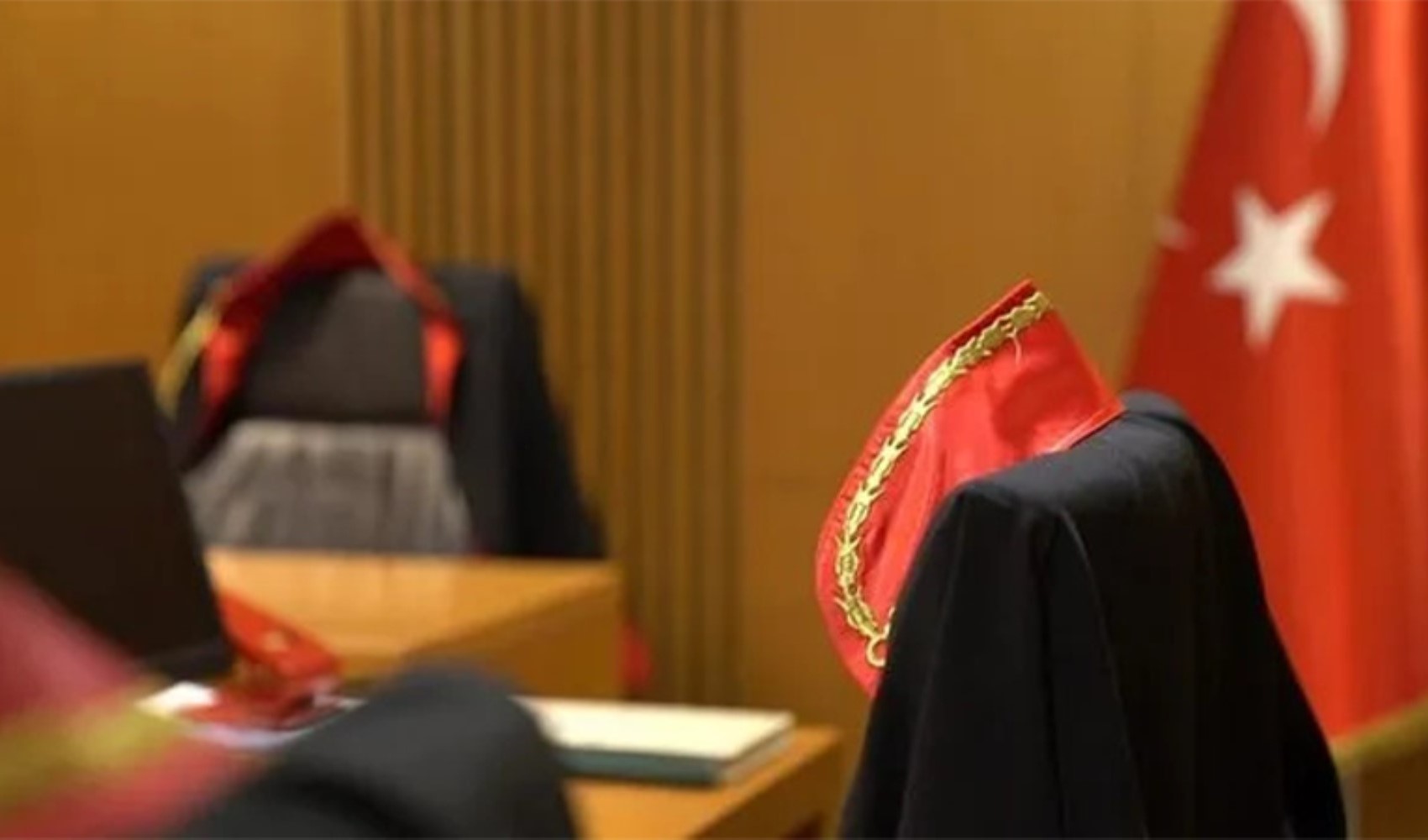 Duruşma sırasında kalp krizi geçiren savcı hayatını kaybetti