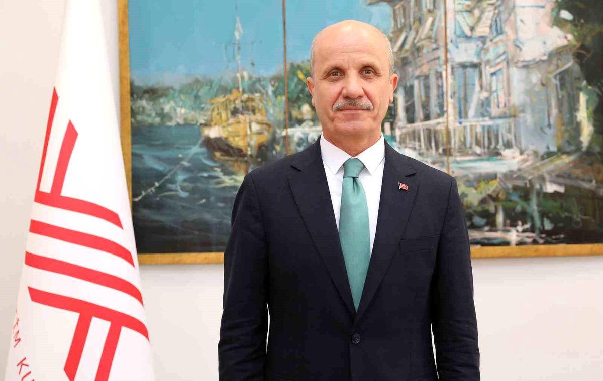 YÖK Başkanı Özvar: "Türkiye'nin yarınlarını inşa edecek siz gençlerimize güveniyoruz"