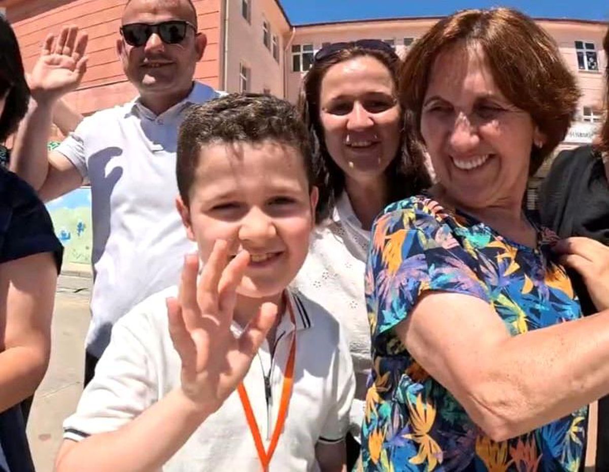 Lüleburgaz'da lösemiyi yenen öğrenci için gökyüzüne balonlar bırakıldı