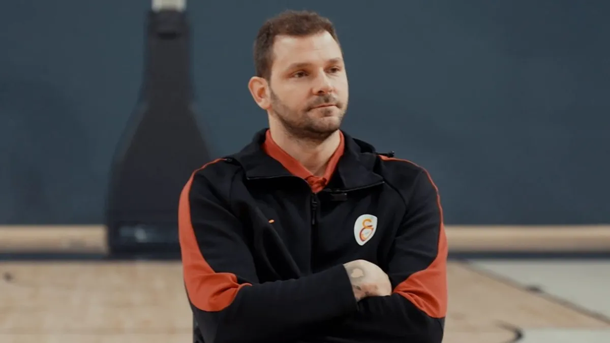 Galatasaray sportif direktör Vladimir Micov ile yollarını ayırdı