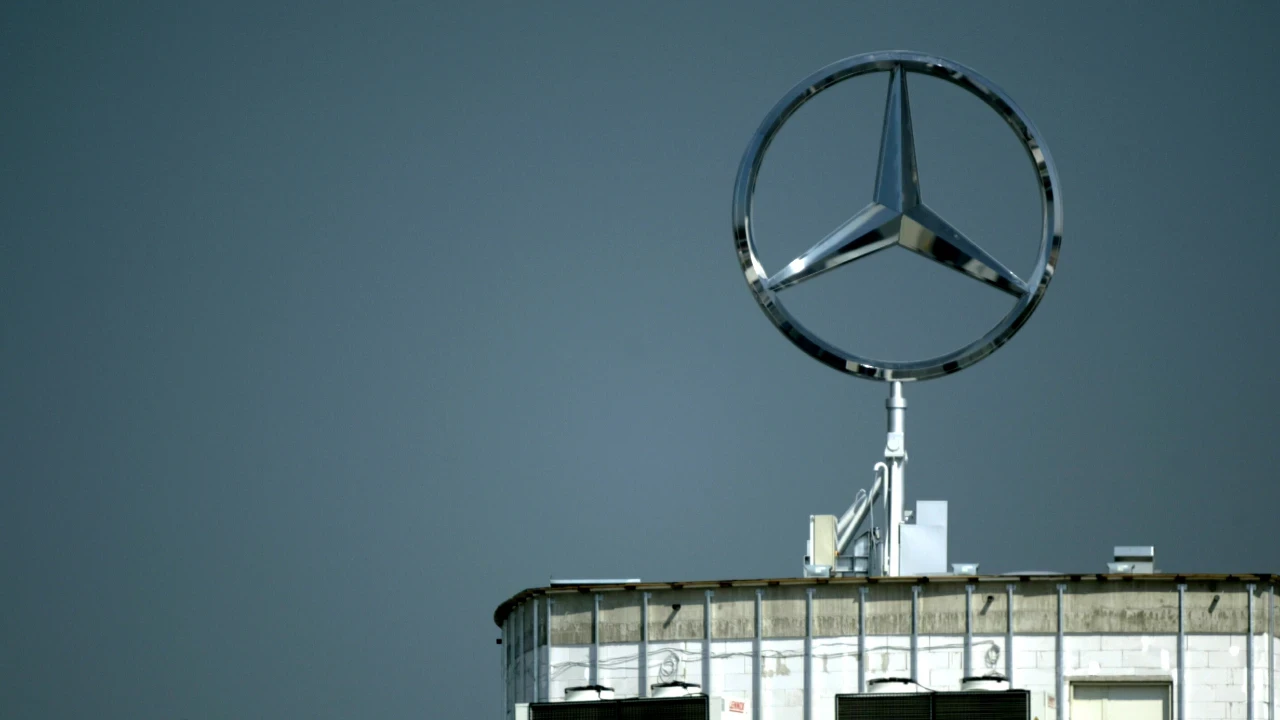 Almanya'da Mercedes-Benz işçileri iş bırakma eylemlerine başladı