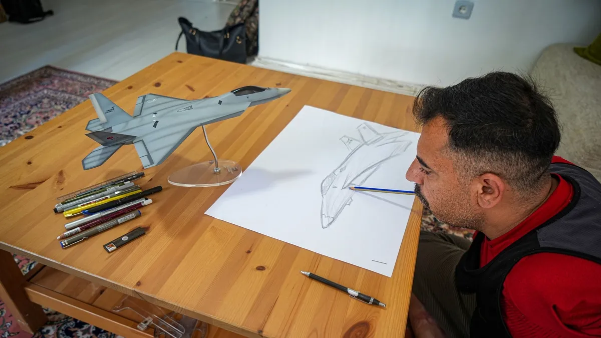 Kaybettiği 2 kolu azmini bitiremedi! KAAN'ın görsel modelleyicisi oldu
