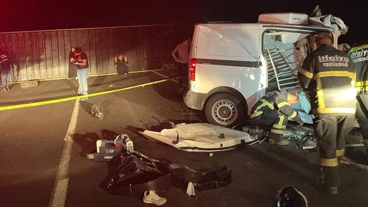 TIR dorsesi yolu kapattı: Faciada 3 kişi hayatını kaybetti