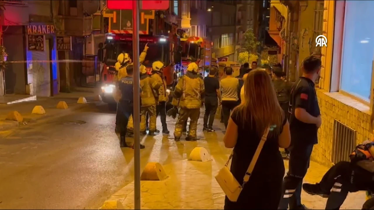 Duvar çöktü, bina tahliye edildi