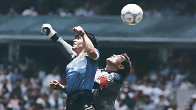 Maradona'nın 'Tanrı'nın eli' golü simgeleşti, peki ya harika ikinci golü?