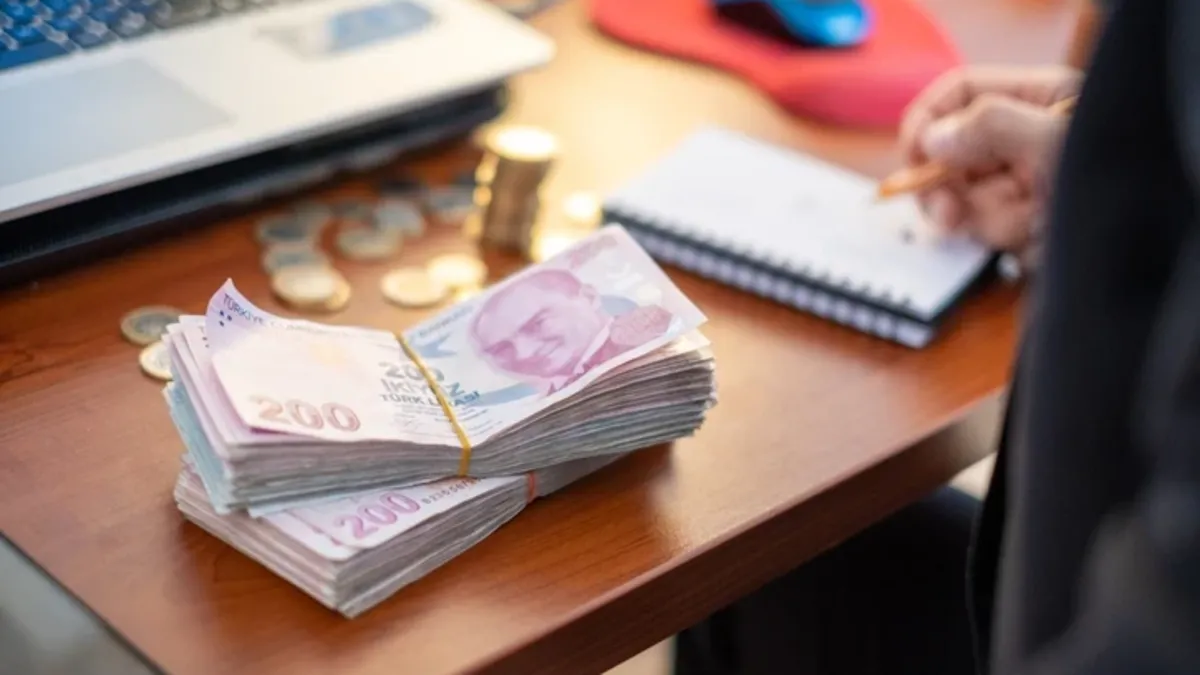 MEMUR ZAM FARKI SON DAKİKA! 14 günlük fark hesaplara yatıyor! Polis, öğretmen, doktor ne kadar alacak?