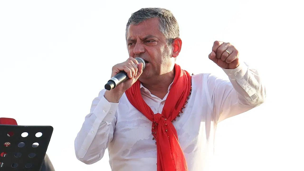 Özgür Özel Financial Times’ta Erdoğan’ı dünyaya anlattı! "Kendisine sadık bir muhalefet yaratmaya çalışıyor"