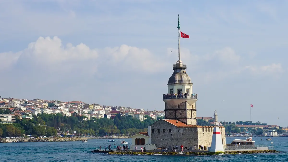 İstanbul'un simgesi Kız Kulesi'nin yüzyılları aşan hikayesi!