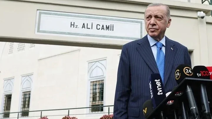 Cumhurbaşkanı Erdoğan, cuma namazını Üsküdar'daki Hz. Ali Camisi'nde kıldı
